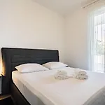 Zeus Znjan Apartamento *