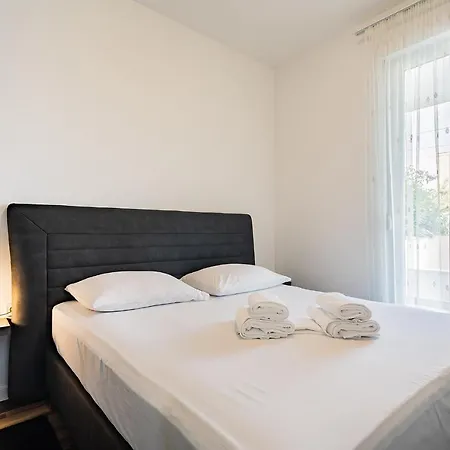 Zeus Znjan Διαμέρισμα *