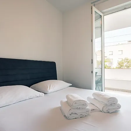 Zeus Znjan سبليت